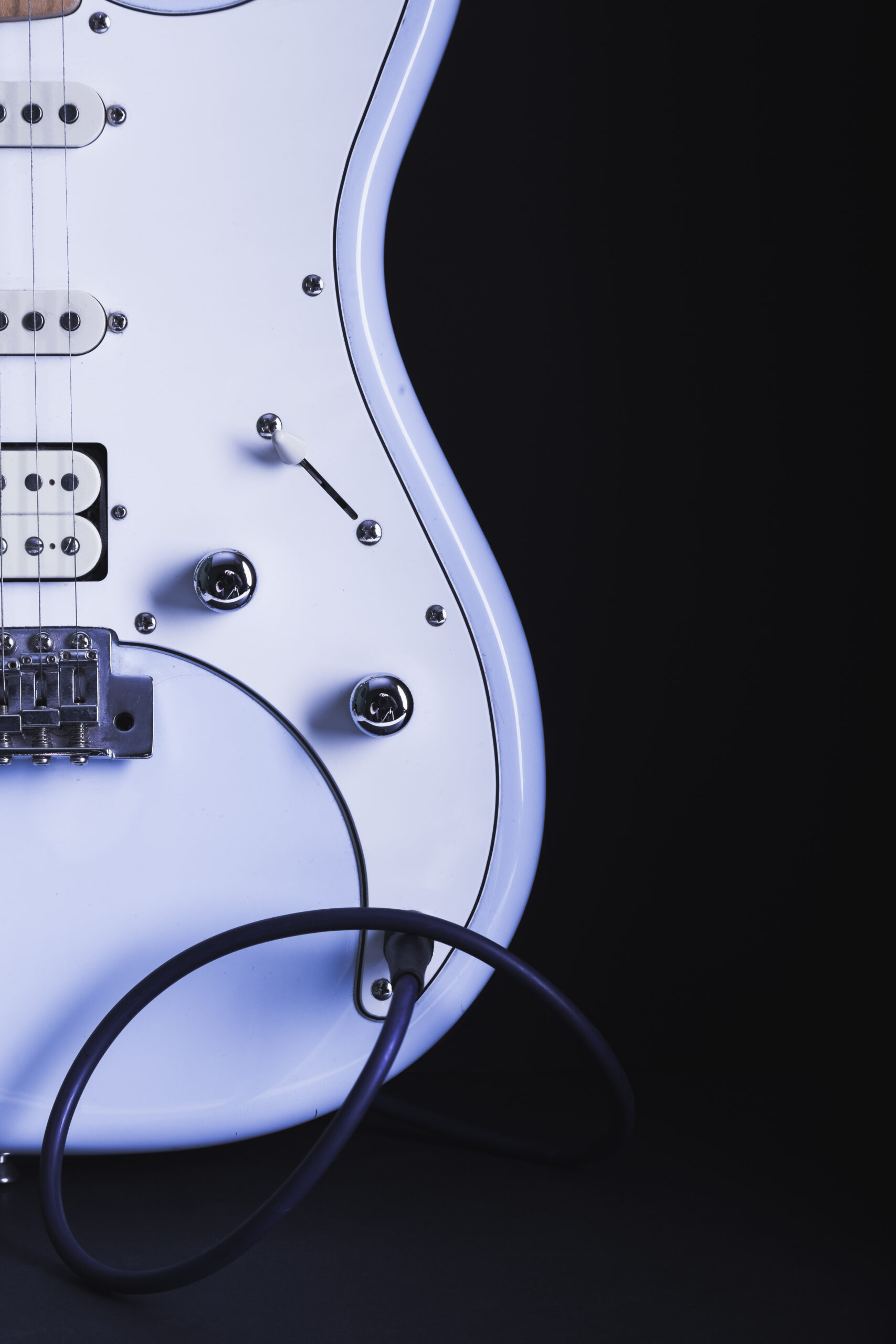 white-electric-guitar-dark-background